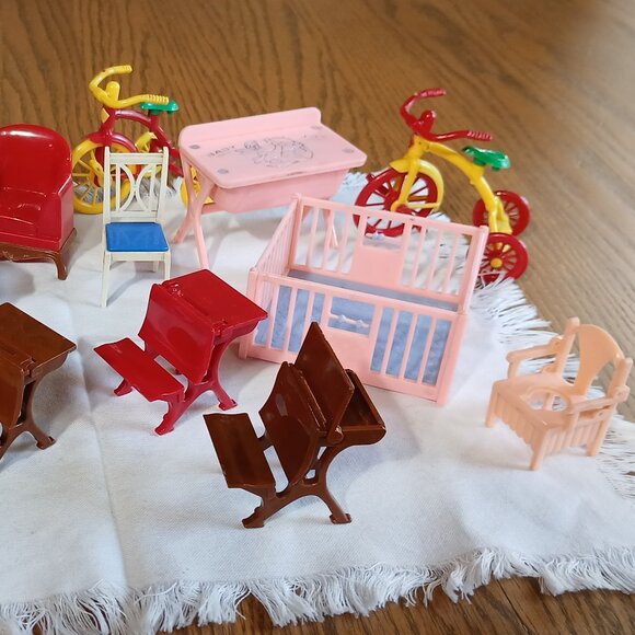 1950's to 1960's Reliable Toys Doll House Furniture Made in Canada - Picture 4 of 7